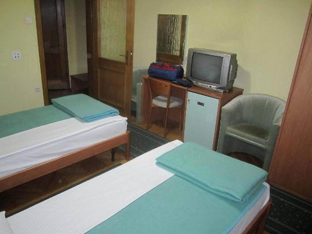 Tadz Hotel Нови-Пазар Номер фото