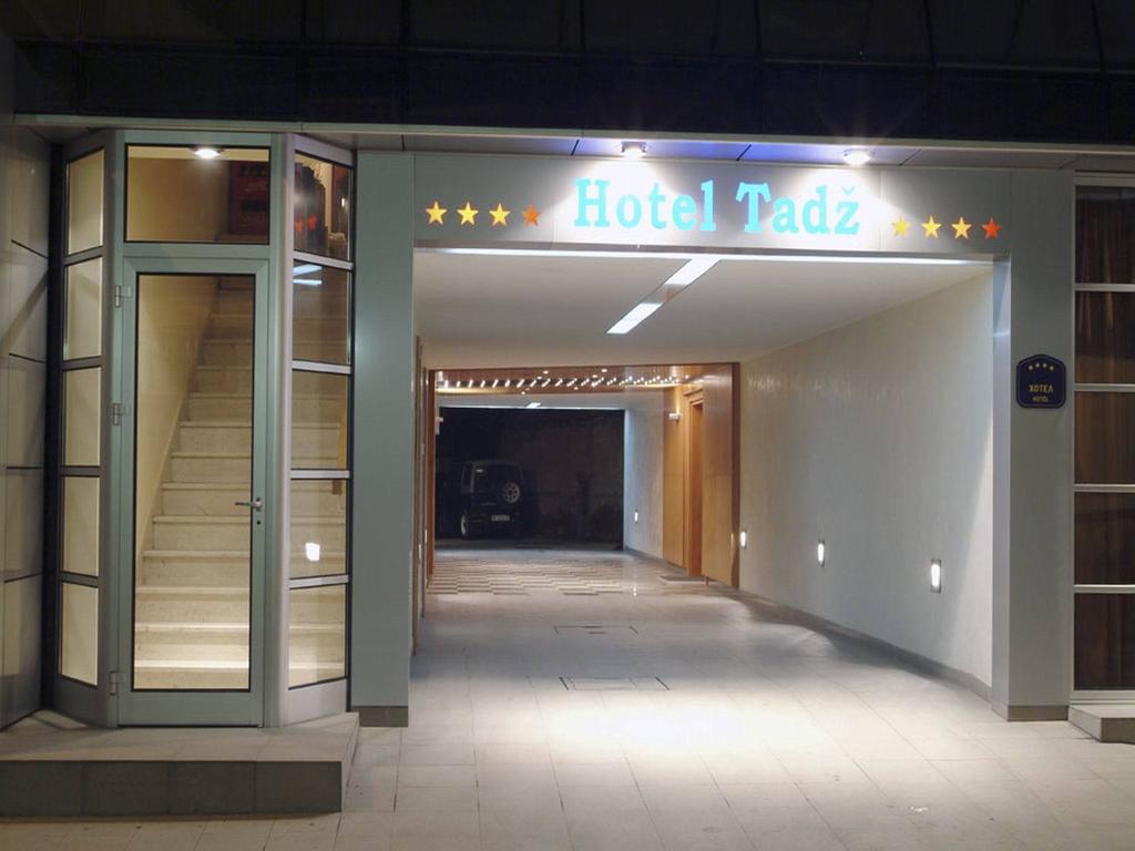 Tadz Hotel Нови-Пазар Экстерьер фото