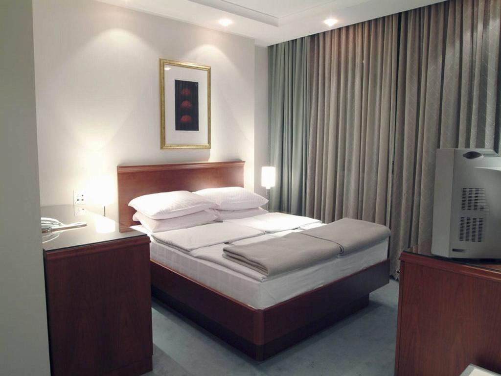 Tadz Hotel Нови-Пазар Номер фото